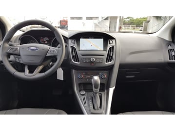 ford focus-hatch-se-plus-20-powershift-2016 painel