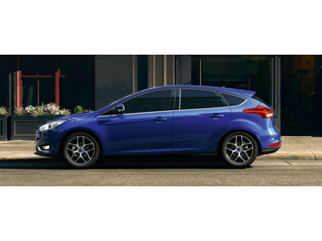 ford focus-hatch-titanium-20-powershift-2017 lateral