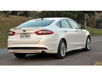 ford fusion-20-16v-hybrid-titanium-aut-2015 traseira