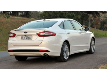 ford fusion-20-16v-hybrid-titanium-aut-2016 traseira