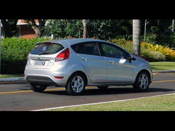 ford new-fiesta-se-15-16v-2016 traseira