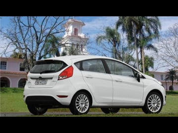 ford new-fiesta-se-16-16v-powershift-2015 traseira