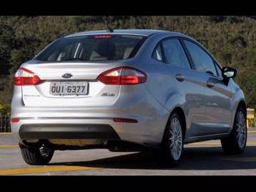 ford new-fiesta-sedan-16-titanium-powershift-aut-2015 traseira