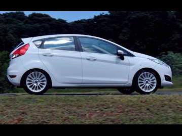ford new-fiesta-titanium-16-16v-powershift-2016 lateral