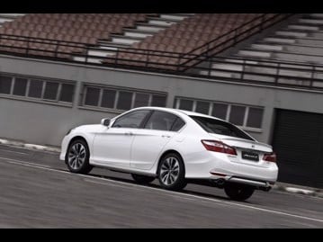 honda accord-sedan-ex-35-v6-ivtec-2016 traseira