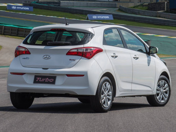 hyundai hb20-10-comfort-plus-turbo-2017 traseira