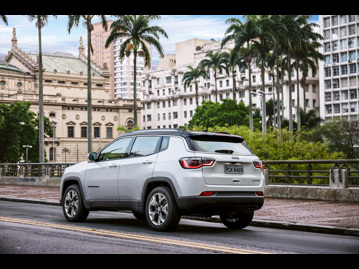 jeep compass-20-limited-flex-aut-2017 traseira