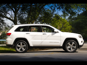jeep grand-cherokee-36-v6-limited-4wd-2017 lateral