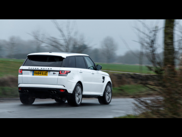 land-rover range-rover-sport-50-sc-svr-4wd-2017 traseira