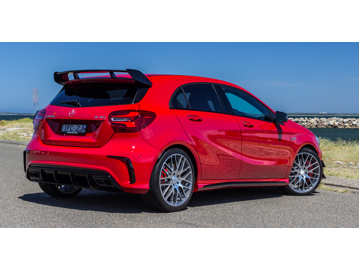 mercedes-benz a-45-amg-4matic-dct-2017 traseira