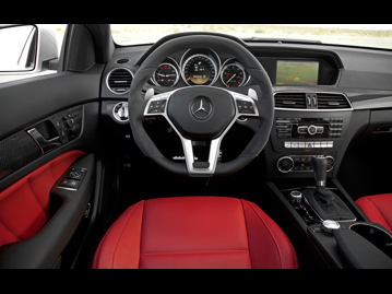 mercedes-benz c-63-amg-touring-2012 painel