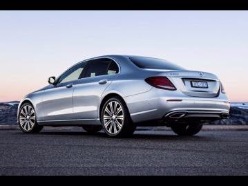 mercedes-benz e-250-exclusive-launch-edition-2017 traseira