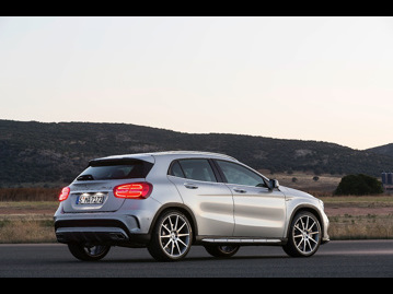 mercedes-benz gla-45-amg-4matic-dct-2017 traseira