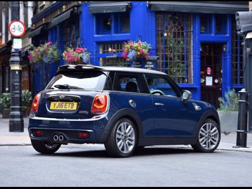 mini cooper-20-s-serie-especial-seven-2p-2017 traseira