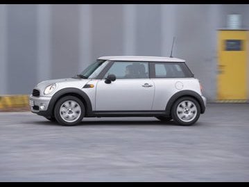 mini one-16-aut-2013 lateral