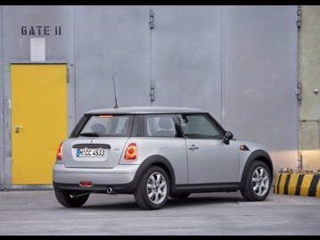 mini one-16-aut-2013 traseira