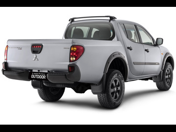 mitsubishi l200-triton-outdoor-32-didh-hpe-4wd-aut-2017 traseira