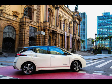 nissan leaf-ze-2020 lateral