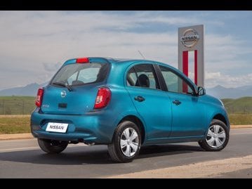 nissan march-16-16v-s-flex-2015 traseira