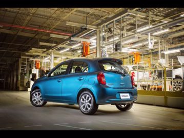 nissan march-16-16v-sv-flex-2017 traseira