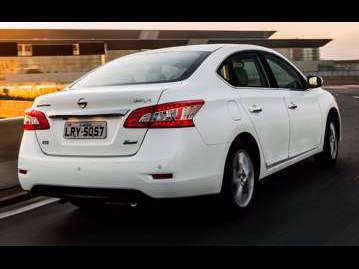 nissan sentra-unique-20-16v-cvt-flex-2016 traseira