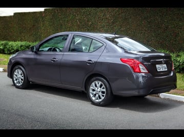 nissan versa-16-16v-sl-2016 traseira