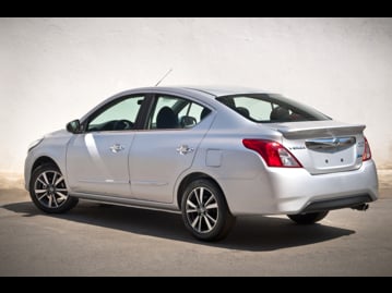 nissan versa-16-16v-sl-cvt-flex-2017 traseira