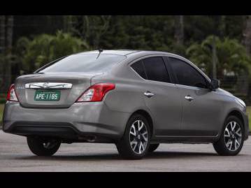 nissan versa-16-16v-sl-flex-2017 traseira