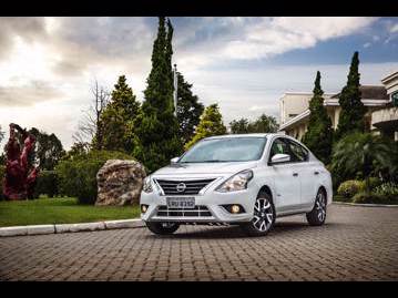nissan versa-16-16v-unique-flex-2016 frente