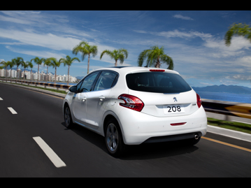 peugeot 208-active-pack-16-16v-flex-aut-2015 traseira