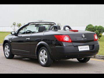 renault megane-coupe-cabriolet-dynamique-20-16v-aut-2009 traseira