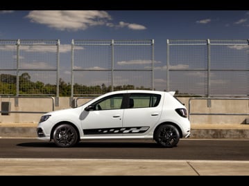renault sandero-rs-20-16v-flex-2017 lateral