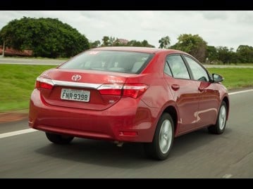 toyota corolla-18-gli-upper-multidrive-flex-2017 traseira