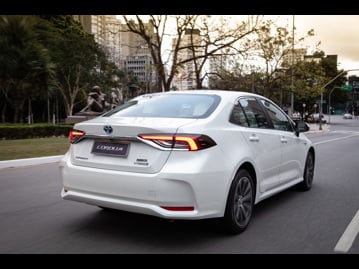 toyota corolla-altis-hybrid-18-aut-2020 traseira