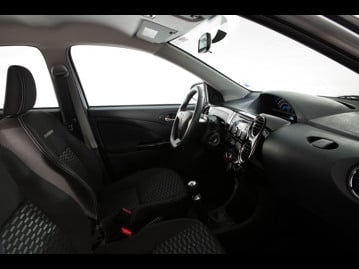 toyota etios-cross-15-flex-aut-2017 bancos