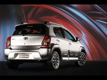 toyota etios-cross-15-flex-aut-2017 traseira