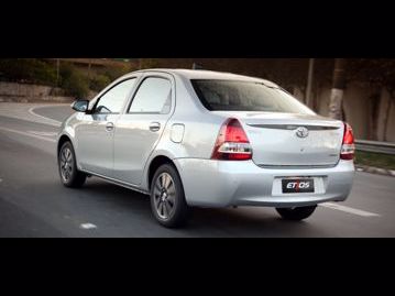 toyota etios-sedan-x-15-flex-2015 traseira