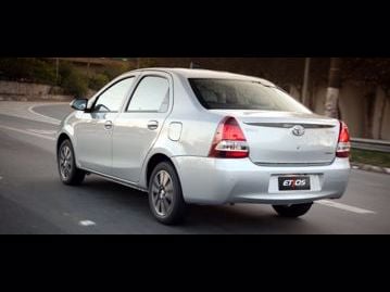 toyota etios-sedan-x-15-flex-2016 traseira