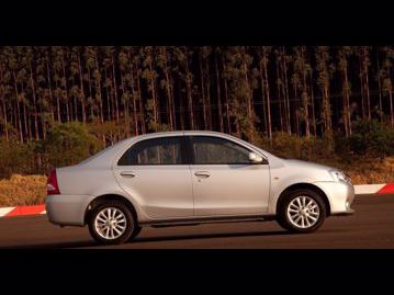 toyota etios-sedan-xls-15-flex-2016 lateral