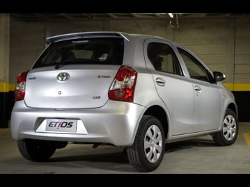 toyota etios-x-13-flex-2015 traseira
