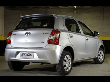 toyota etios-x-13-flex-2016 traseira