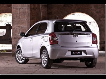 toyota etios-xls-15-flex-2015 traseira