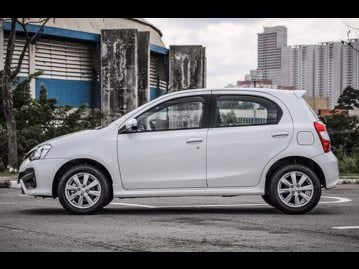 toyota etios-xls-15-flex-aut-2017 lateral