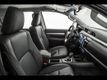 toyota hilux-27-sr-cd-4x2-flex-aut-2017 bancos