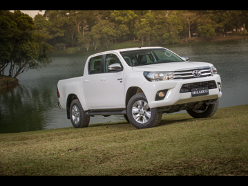toyota hilux-27-sr-cd-4x2-flex-aut-2017 frente