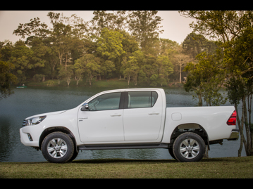 toyota hilux-27-sr-cd-4x2-flex-aut-2017 lateral