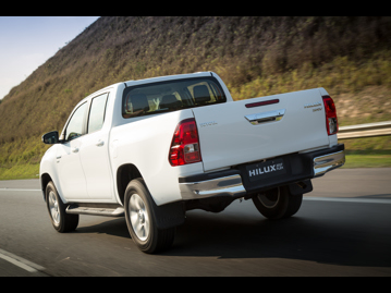 toyota hilux-27-sr-cd-4x2-flex-aut-2017 traseira