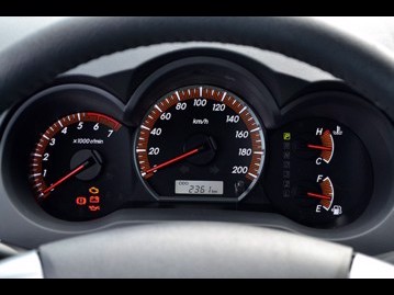 toyota hilux-27-srv-cd-4x2-flex-aut-2015 instrumentos