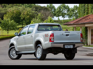 toyota hilux-30-tdi-4x4-cd-srv-top-auto-2014 traseira