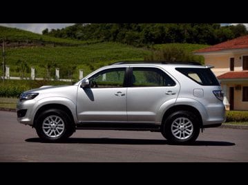toyota hilux-sw4-27-4x2-sr-flex-2015 lateral